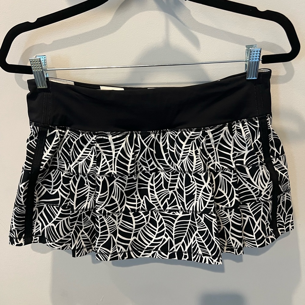 Lululemon Black & White Pace Setter Skirt